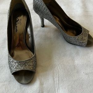 Touch of Nina sparkly silver heels 7M